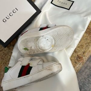 Kids sneakers size 20 us 4.5 brand gucci white with brand stripes